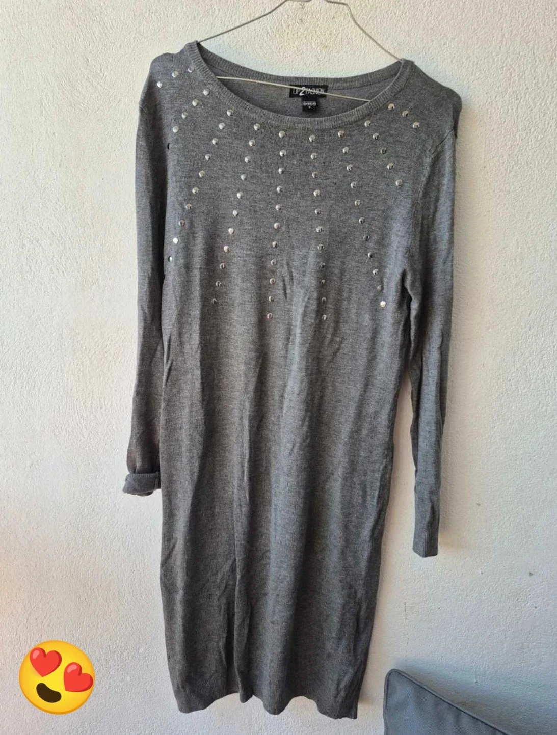Robe uni et quelques strass